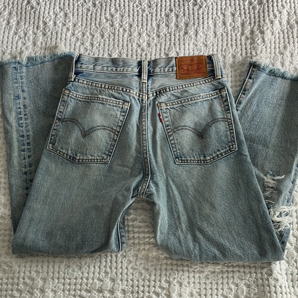 Levi Distressed Jean size 26 - Picture 2 of 4
